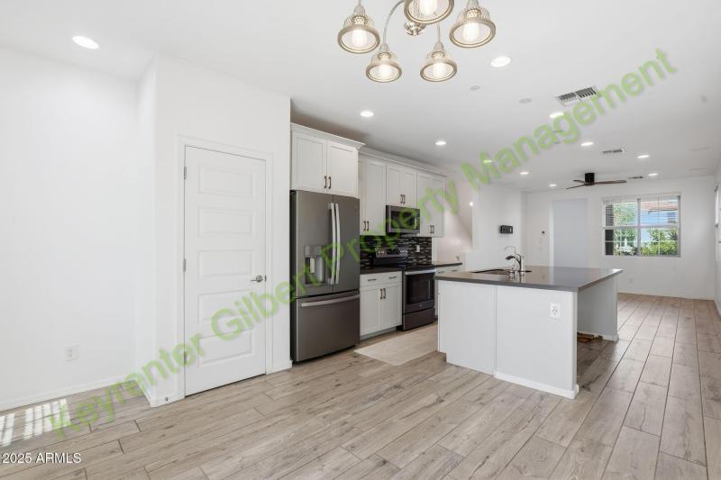 24-web-or-mls-4106 E Rolling Ridge Rd Qu