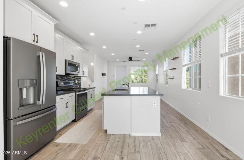 27-web-or-mls-4106 E Rolling Ridge Rd Qu