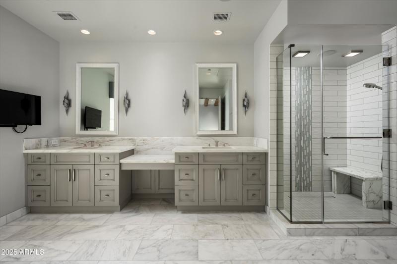 038_Primary Bathroom