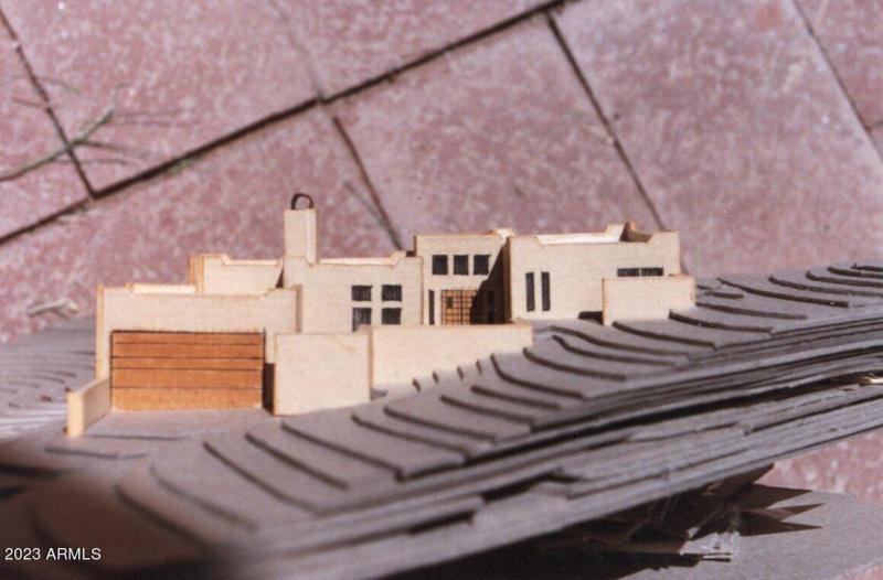 Carriage prop scale model 1