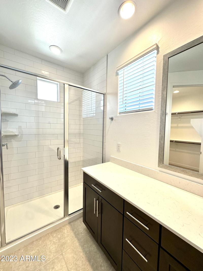 15-Master bathroom