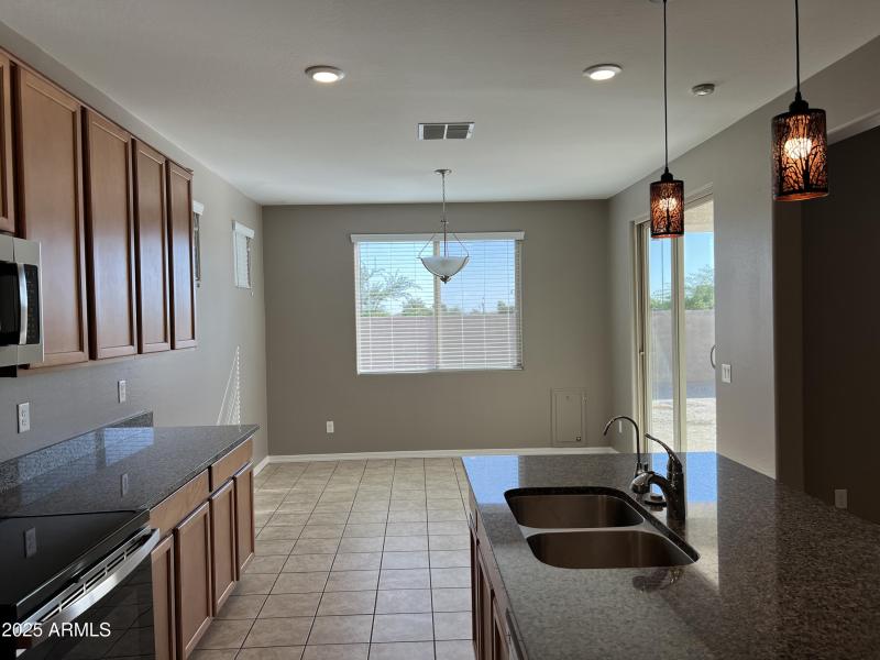 20251023_213552436_iOS