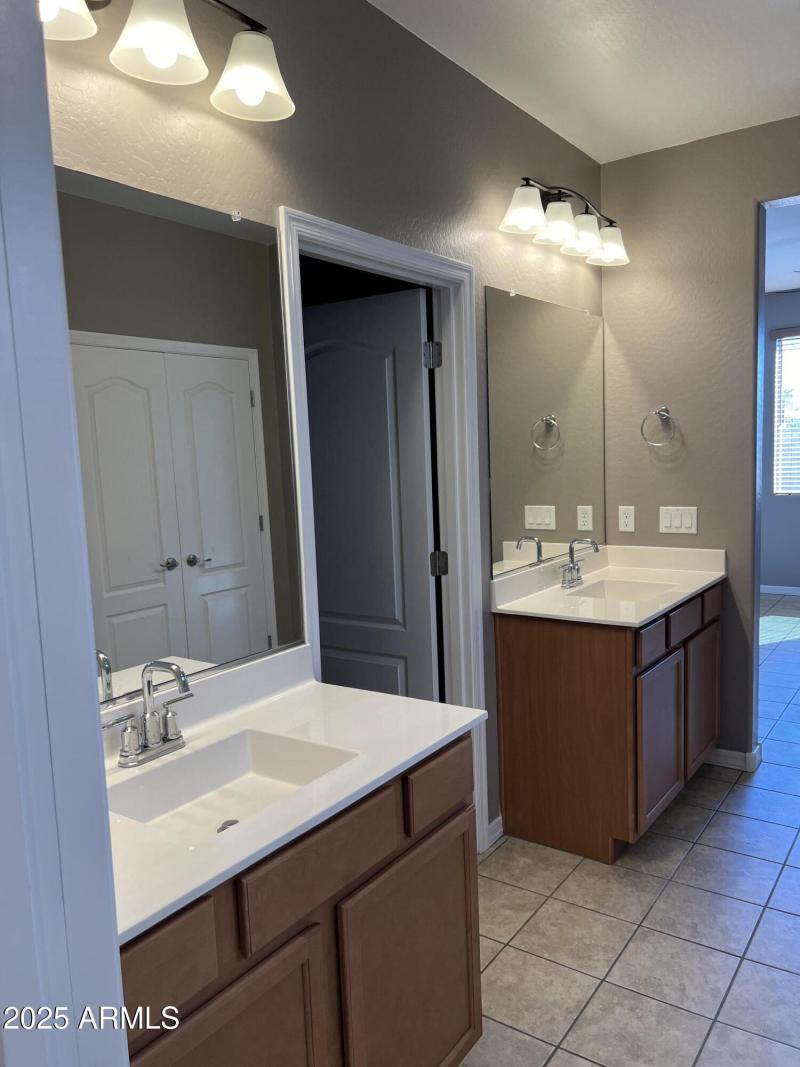 20251023_205830566_iOS