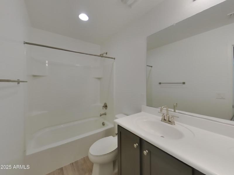 16_pc_XuvYkSNTi5_vMIpRlizyB_layout_0