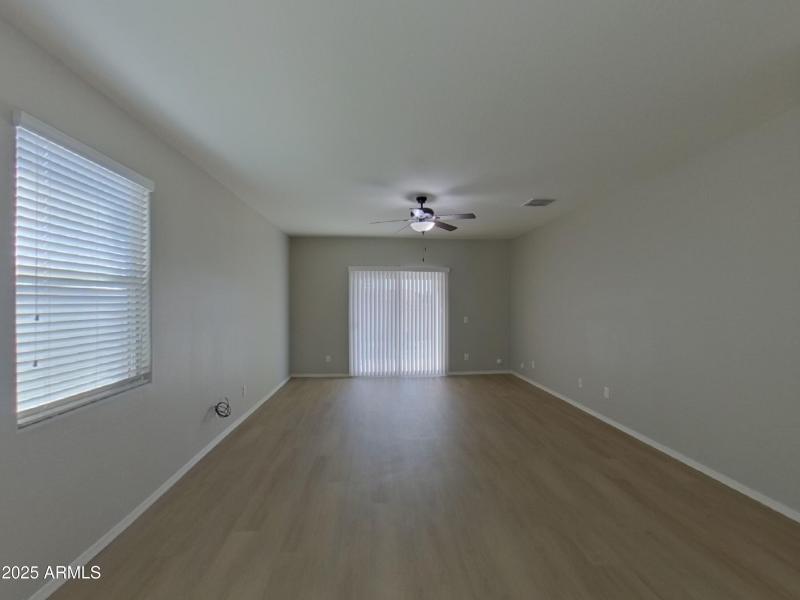 1_pc_KnkkKZ7ojN_Z2GpdTHGAf_other_room_u7