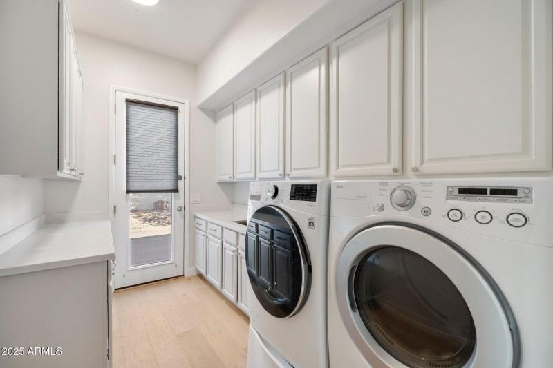 Oversize Laundryroom