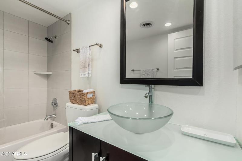 LOVELY FULL HALL BATHROOM