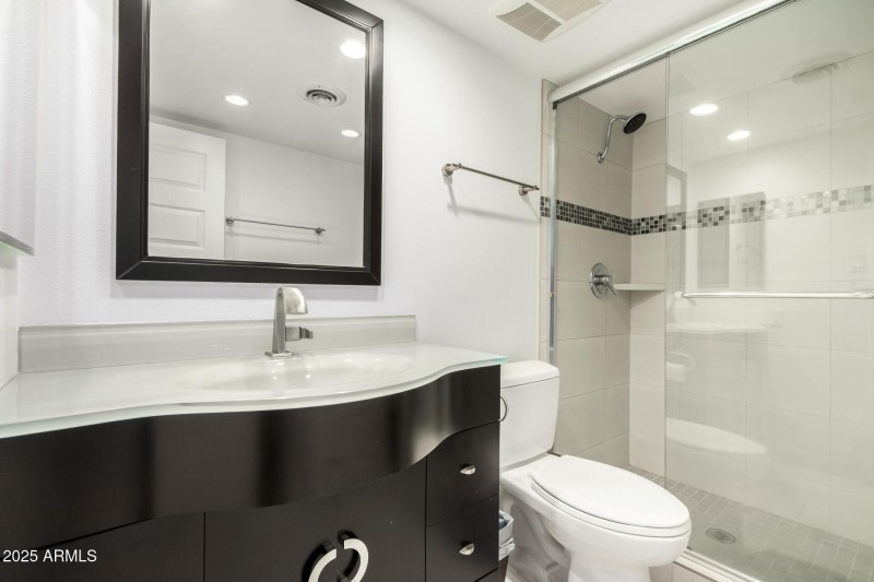 SECOND ENSUITE BATH WITH LARGE SHOWER