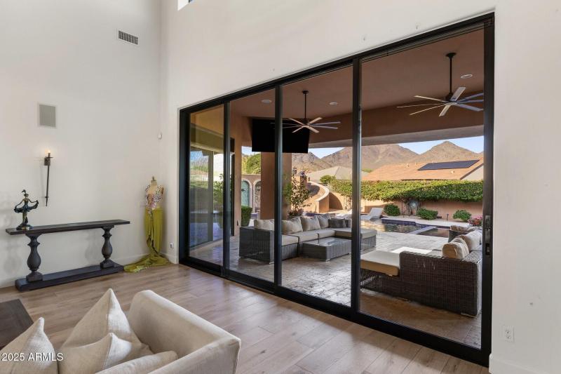 008_Pocket doors to backyard