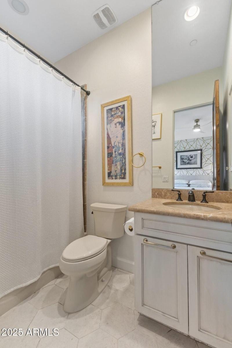 031_Guest Ensuite Bath