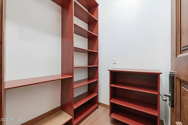 57-057-closet