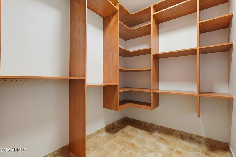 61-061-closet