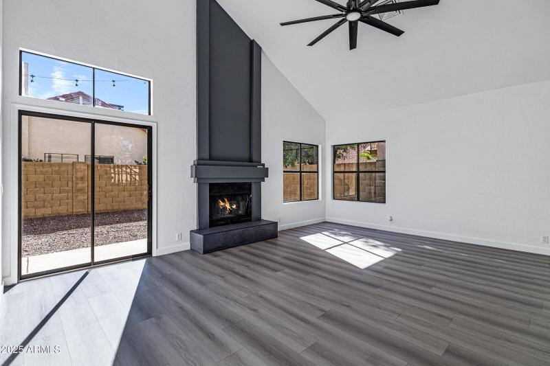 4423 E Amberwood Dr-7