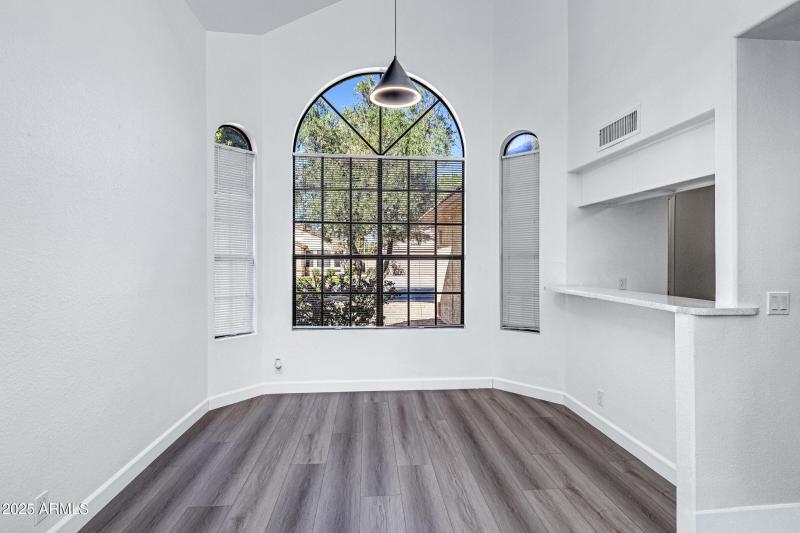 4423 E Amberwood Dr-11