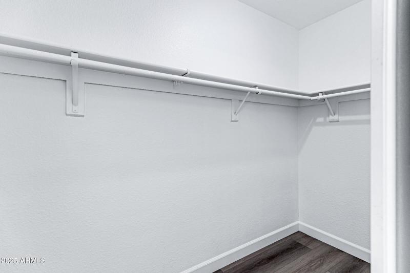 4423 E Amberwood Dr-25