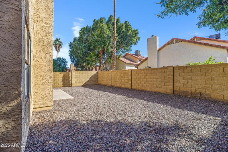 4423 E Amberwood Dr-33