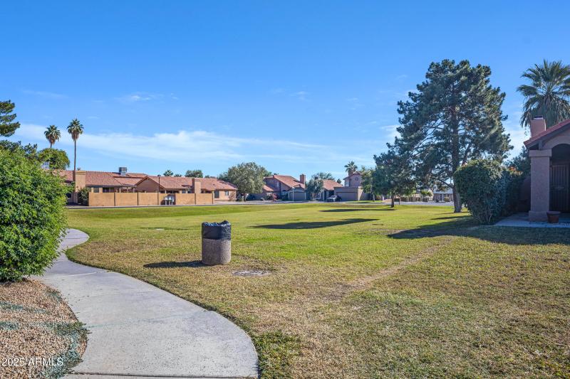 4423 E Amberwood Dr-38