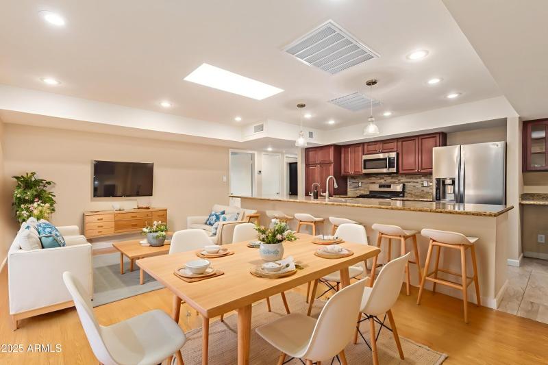 11-Pebble-Beach - Dining Room - Scandina