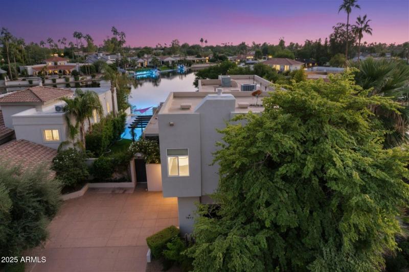 7613 E Via Del Reposo