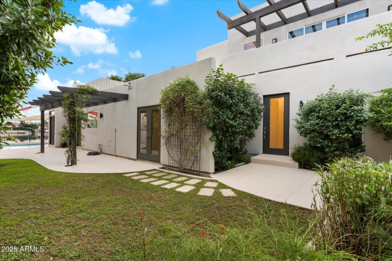 7613 E Via Del Reposo