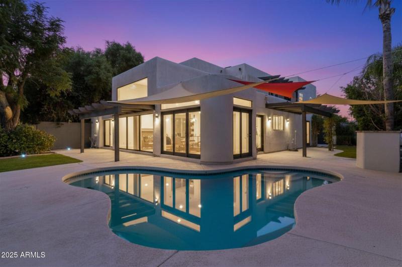 7613 E Via Del Reposo