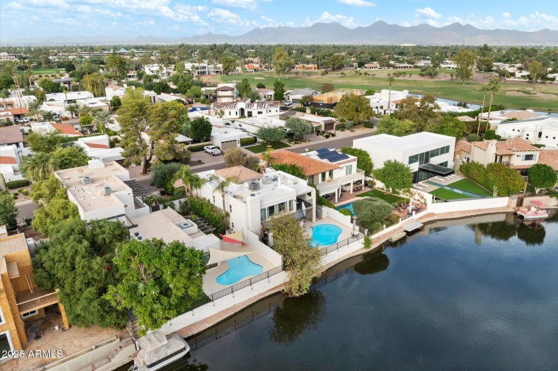 7613 E Via Del Reposo