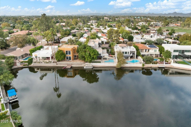 7613 E Via Del Reposo