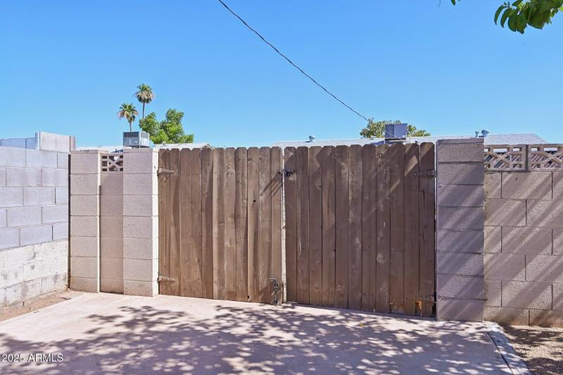 32-web-or-mls-W 6th St-S2806-032