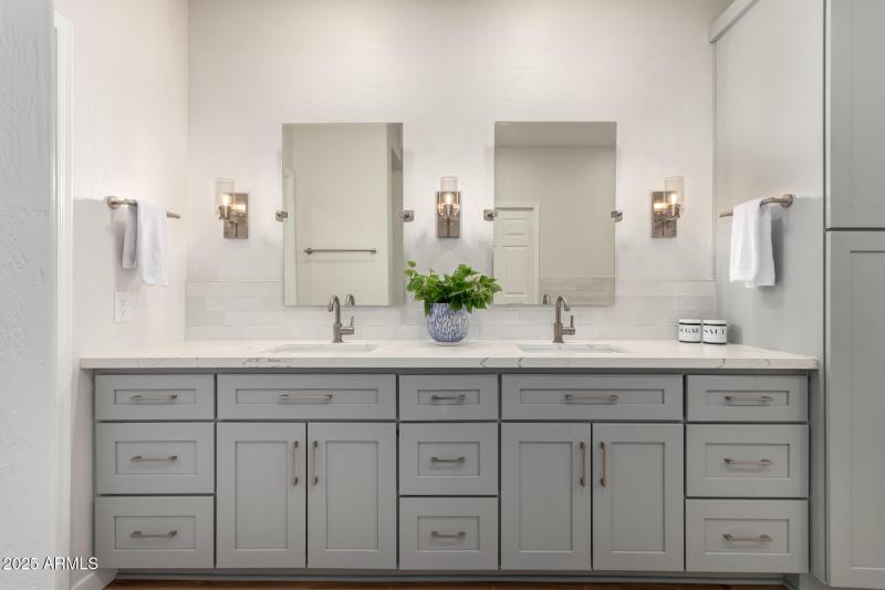DUAL VANITIES QUARTZ COUNTERS