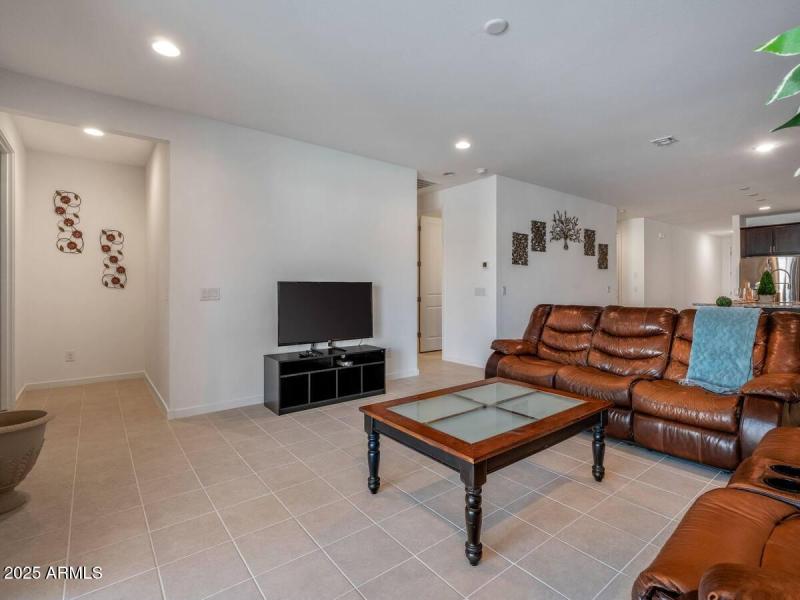 2160ebee-8fbd-492e-8ebe-679fe3015c33 - C