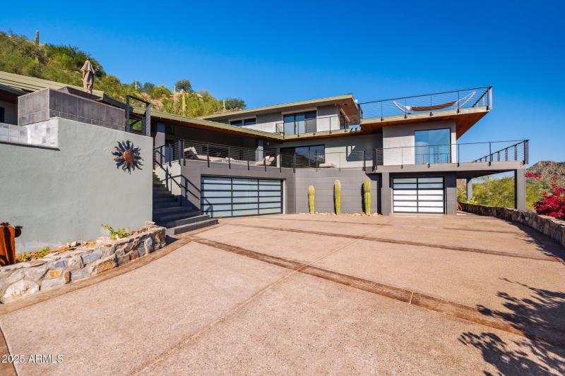 4-web-or-mls-7517 N Moonlight Ln--110