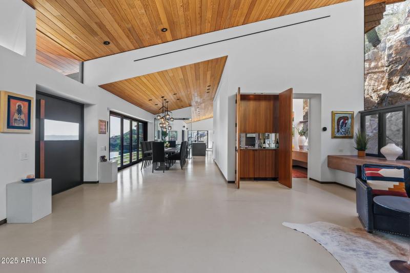 12-web-or-mls-7517 N Moonlight Ln--39