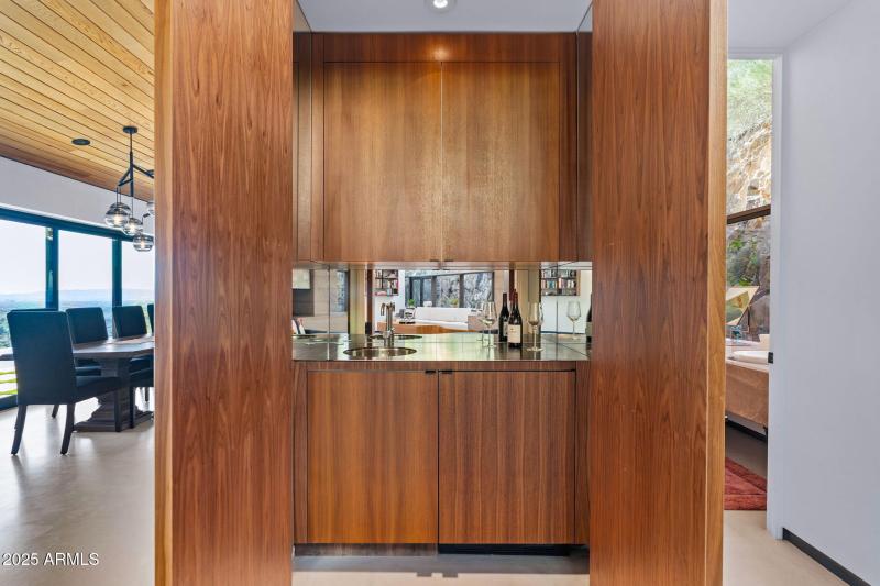 13-web-or-mls-7517 N Moonlight Ln--41