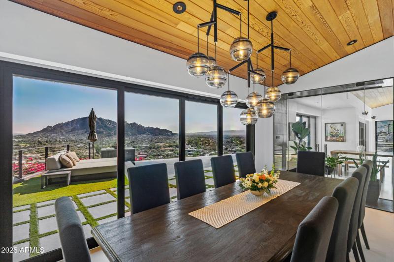 15-web-or-mls-7517 N Moonlight Ln--45