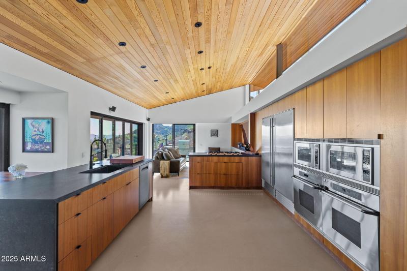 21-web-or-mls-7517 N Moonlight Ln--51