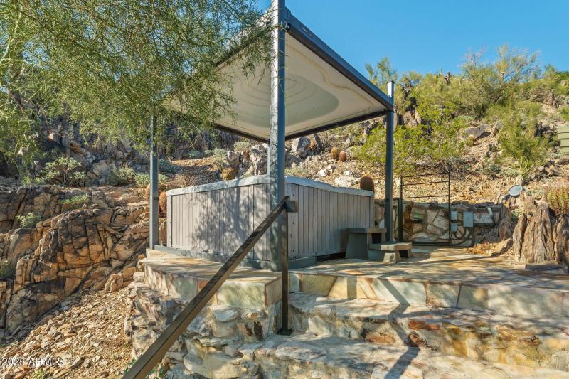 100-web-or-mls-7517 N Moonlight Ln--98