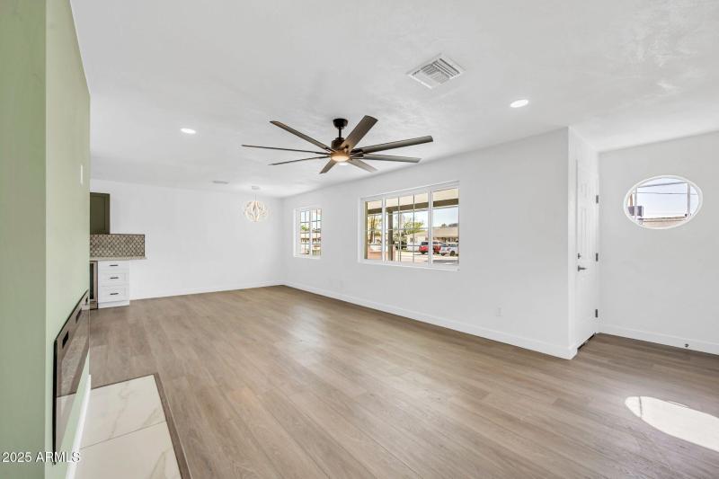 3328 E Willetta St-6