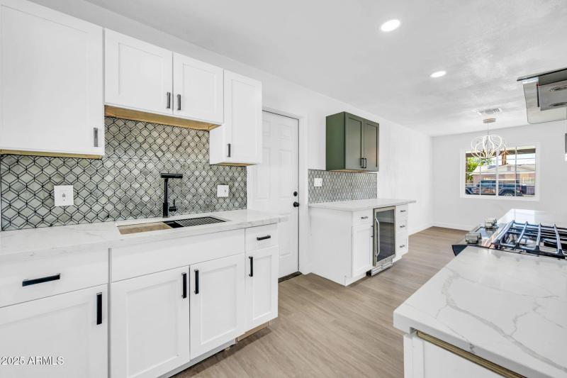 3328 E Willetta St-9