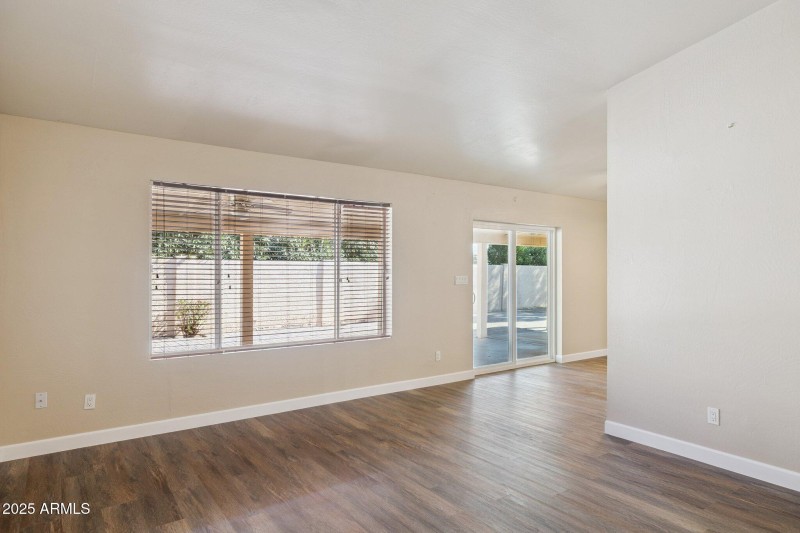 4-web-or-mls-4662-w-kings-ave