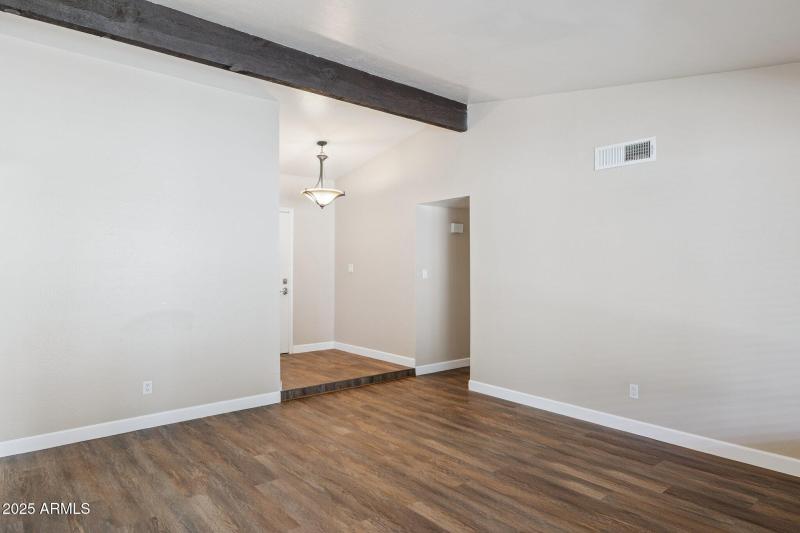 5-web-or-mls-4662-w-kings-ave