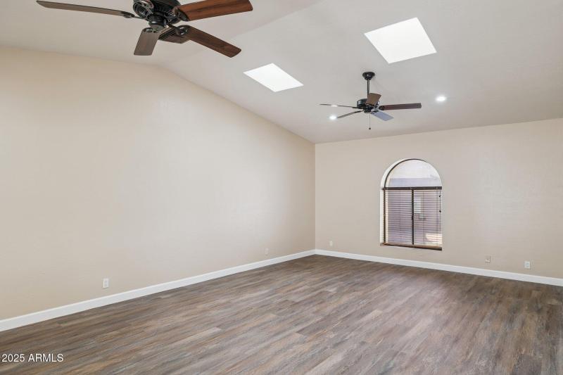 8-web-or-mls-4662-w-kings-ave