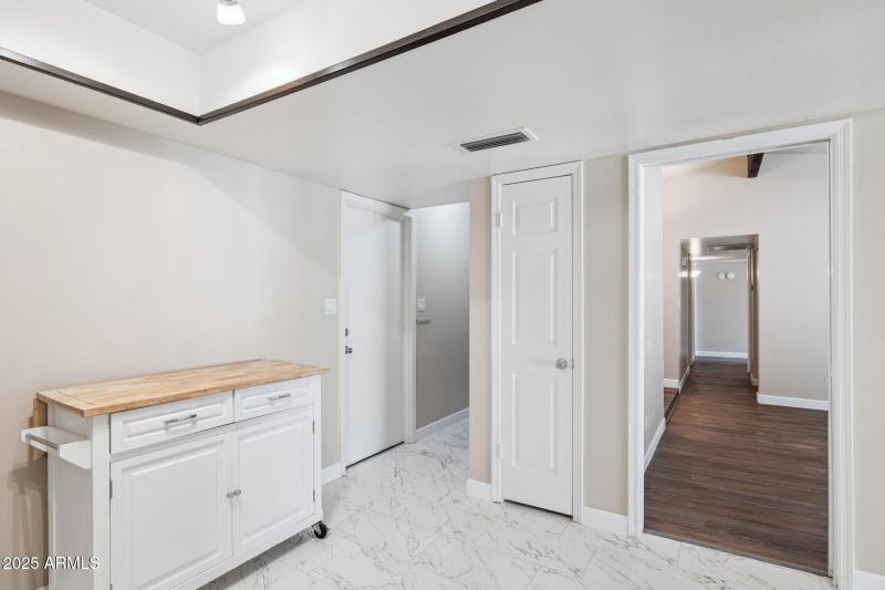 13-web-or-mls-4662-w-kings-ave