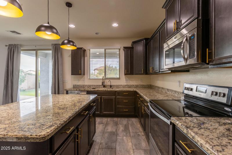 3312 E Russell St-15