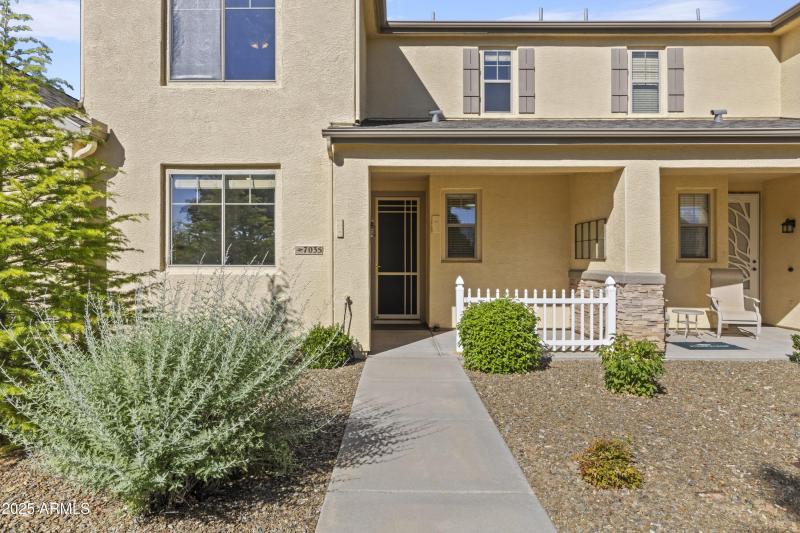 002_006Front Exterior