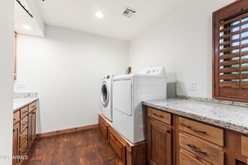 35_7502 n 7th ave-35