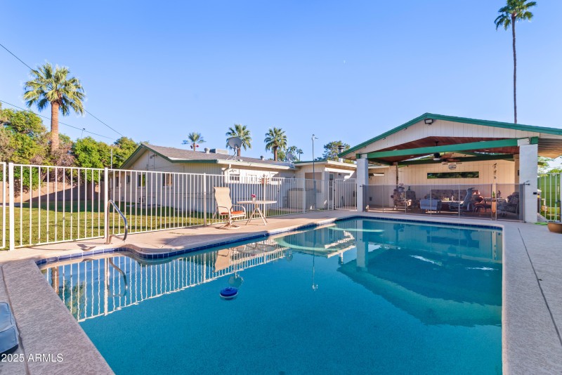 57_7502 n 7th ave-57