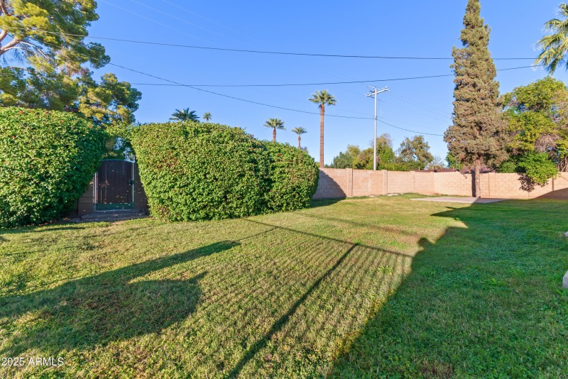 64_7502 n 7th ave-64