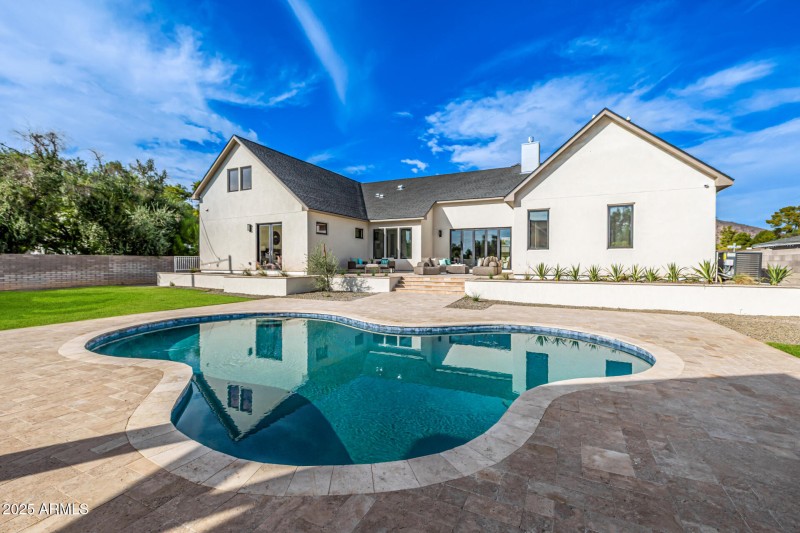 77 - Del Paisano Calle