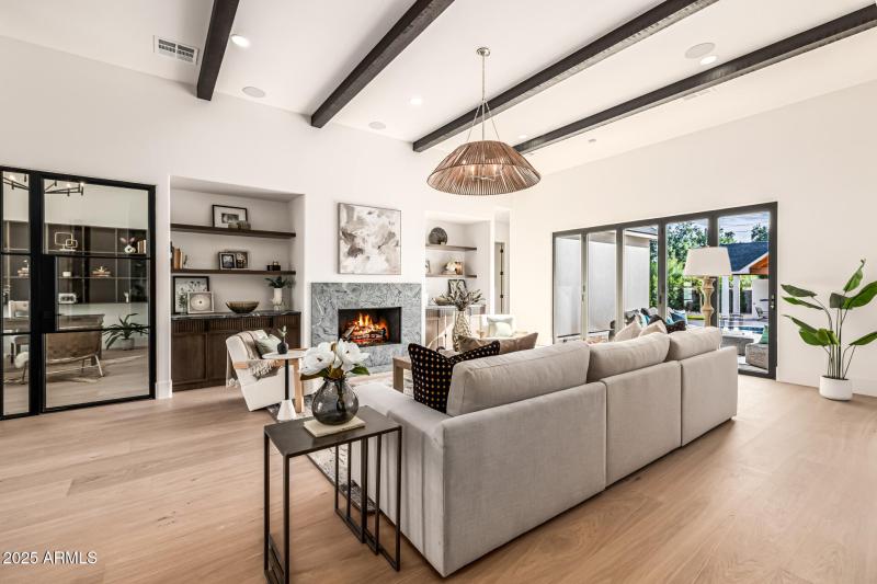 16 - Del Paisano Calle