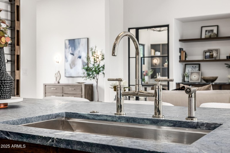 30 - Del Paisano Calle